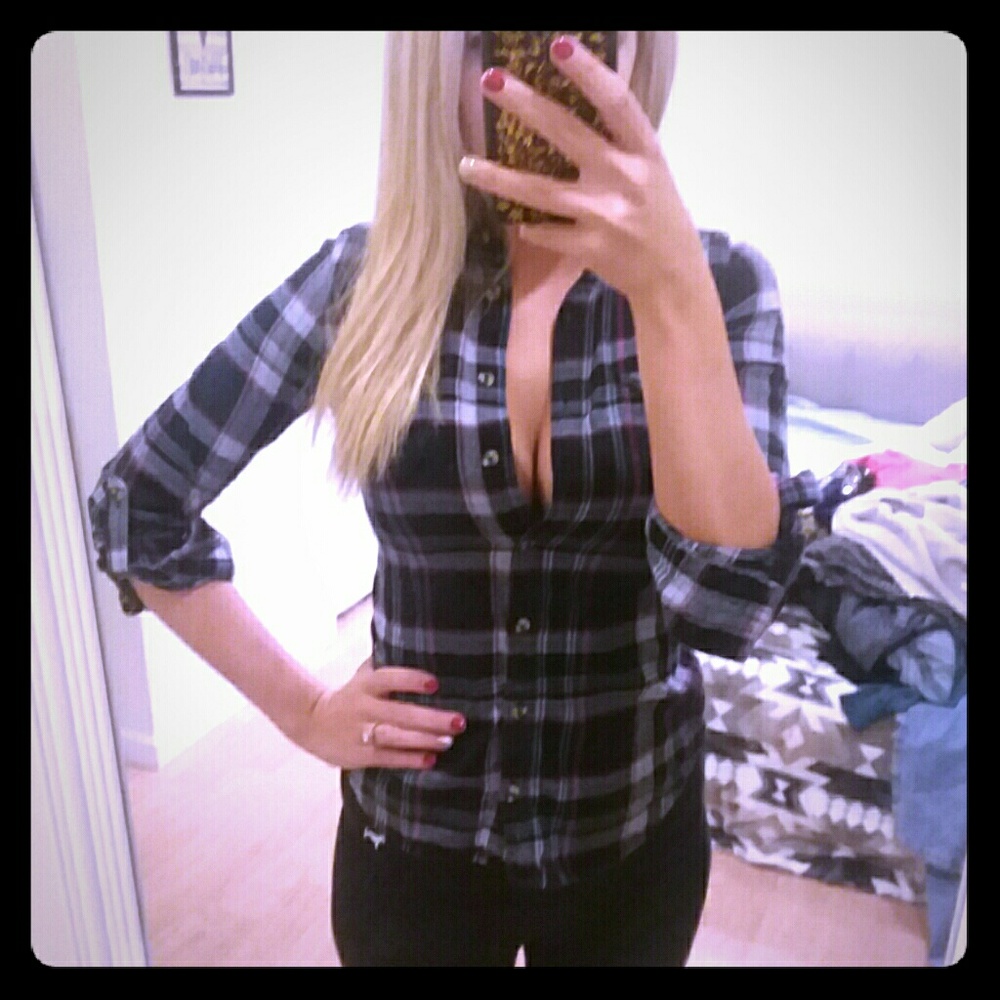 🚫SOLD🚫Fitted Flannel Top